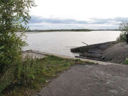 Возле заброшенной пристани в Архангельске погибла девочка
