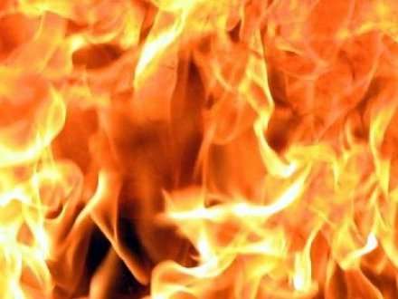 В поселке Боброво Приморского района почти одновременно загорелись два здания