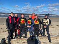 Спасатели Северодвинска прыгают за борт и плывут по 1852 метра
