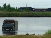 В Северодвинске пьяный водитель заснул за рулем и утопил грузовик