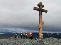 Епископ Иаков посетил гигантский крест на Новой Земле