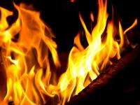 Пожарные Новодвинска вынесли женщину из горящего дома