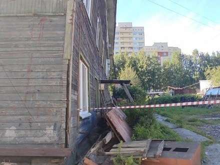 Жителям сошедшего со свай дома в Архангельске предложили маневренный фонд