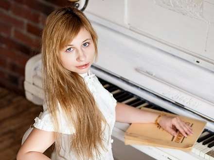 В Архангельскую область доставлены 19 пианино