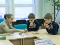 В Северодвинске "Бабушкина продленка" отучает детей от гаджетов