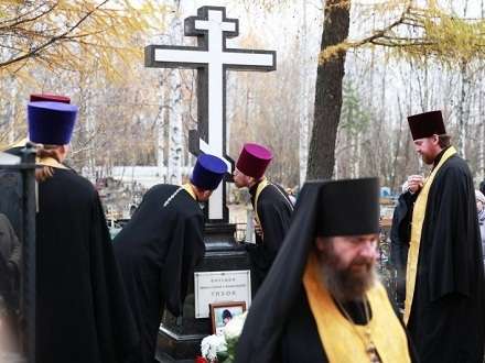 В Поморье собирают деньги на крест для могилы епископа