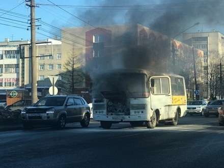 В Архангельске загорелся автобус № 44
