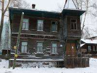 Деревянный дом в центре Архангельска находится под угрозой обрушения
