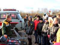 Школьникам Архангельска показали технику для тушения лесных пожаров в действии