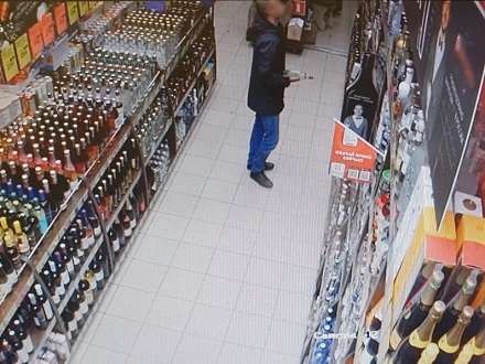 Житель Северодвинска сбежал из магазина с бутылкой на чердак