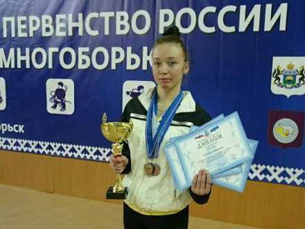16-летняя Анастасия Славкова из НАО стала абсолютной чемпионкой Первенства России по северному многоборью