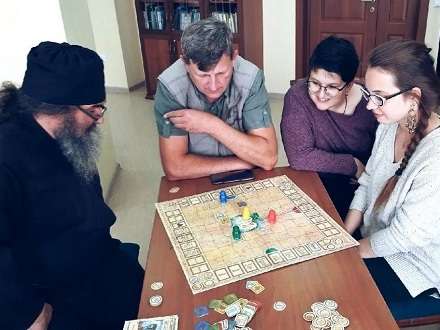 Монах из Поморья представил уникальную настольную игру