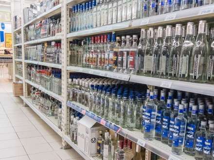 В России хотят вновь разрешить продажу алкоголя через интернет