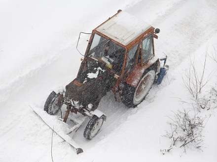 Вечером в Северодвинске начнут вывозить снег с Архангельского шоссе