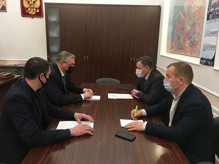 Виктор Новожилов и Алексей Алсуфьев обсудили проекты благоустройства Вельска