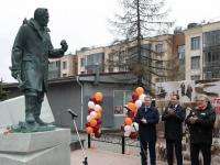 В Архангельске открыли памятник Геологам Русского Севера