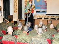 В Северодвинске с солдатами зенитно-ракетного полка встретился иерей Антоний Власов