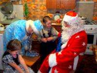 В Вельском районе к детям условно осуждённых родителей пришёл Дед Мороз