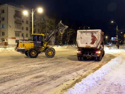 В праздничные дни улицы Архангельска продолжают чистить от снега в обычном порядке