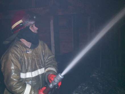 Пожар в Цигломенском округе Архангельска тушили 50 человек и 16 единиц техники. Фото
