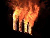 Пожар в Плесецке вышибал наружу окна и двери