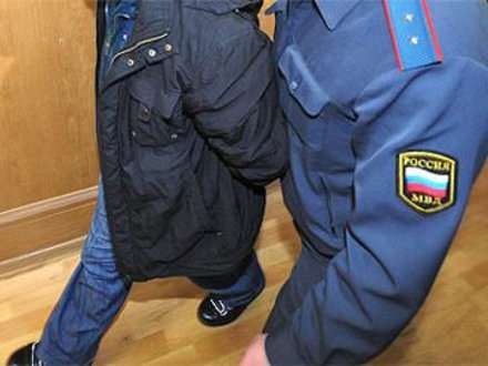 В Поморье задержанный ударил полицейского стационарным телефоном по голове