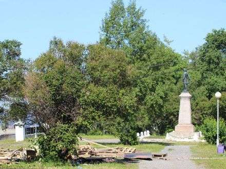 Шашлычная у памятника Петру I в Архангельске снесена