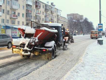 Ночью в Архангельске работало 92 единицы снегоуборочной техники, утром – 81