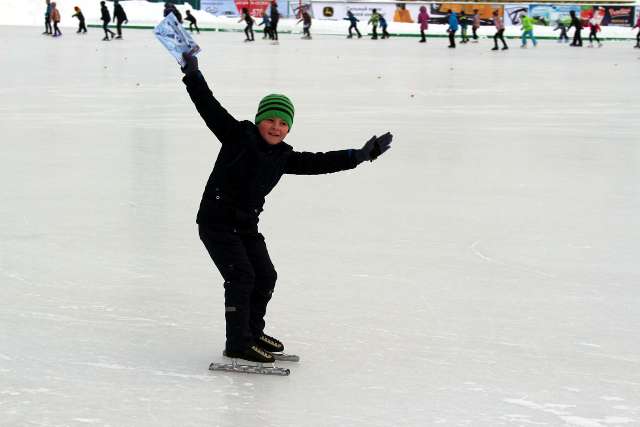 В Архангельске прошли соревнования по конькобежному спорту «Лед надежды нашей 2016» 