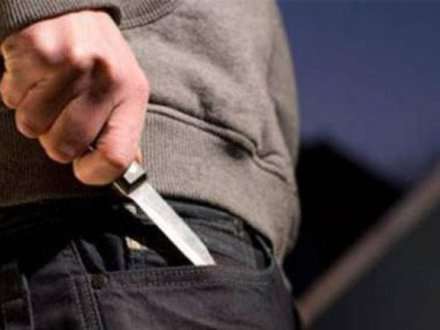 В Архангельске 72-летний отец, спасаясь от побоев пьяного сына, ударил его ножом