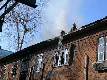 На проспекте Советских Космонавтов в Архангельске утром 27 апреля горел дом