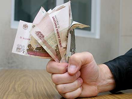Мужчина выплатил 700 тысяч рублей, чтобы не лишиться транспорта