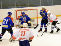 В разгаре хоккейные сражения на ледовых аренах Архангельска и Северодвинска