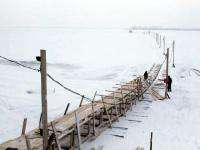 В Архангельске заработала еще одна пешеходная ледовая переправа 