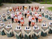 Северный русский народный хор восстанавливает форму и крыльцо