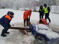 В столице Поморья на реке Соломбалке под лёд провалился автомобиль