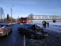 Возле моста в Архангельске в аварию попали две машины