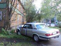 В Архангельске пьяный водитель без прав протаранил жилой дом