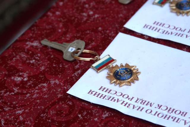 Бойцы спецотряда "Ратник" получили служебные квартиры в Архангельске 