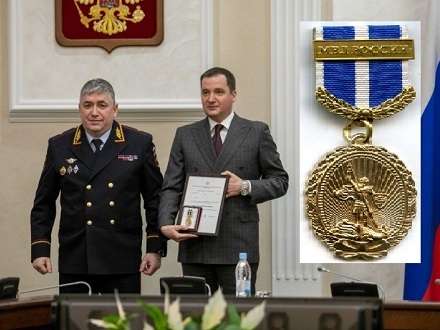 Главу Поморья наградили медалью «За вклад в укрепление правопорядка»