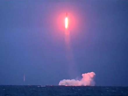 В Баренцевом море с подводного крейсера «Верхотурье» выполнен успешный пуск баллистической ракеты «Синева»