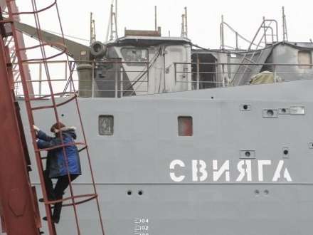 Из Татарстана в Северодвинск прибыл плавучий док «Свияга»
