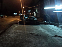 В Архангельске водитель автомобиля погиб, врезавшись в столб