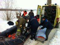 В Северодвинске спасли рыбака, провалившегося под лёд