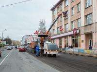 В Архангельске главный проспект ремонтируют под дождём