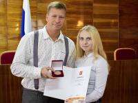 Волонтерам из Вельска вручили памятные медали от Путина