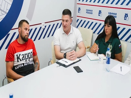Шевченко предложил создать в Поморье проект поддержки матерей, жен и вдов погибших участников СВО