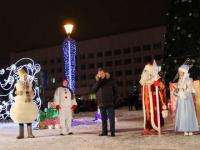 Новогодними огнями зажглась главная ёлка столицы Поморья