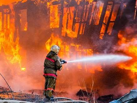 В десяти километрах от Северодвинска сгорела дачная постройка