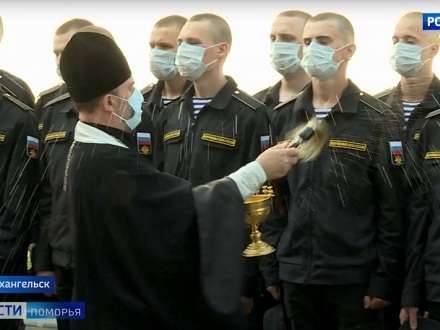 Священник из Архангельска благословил 69 призывников